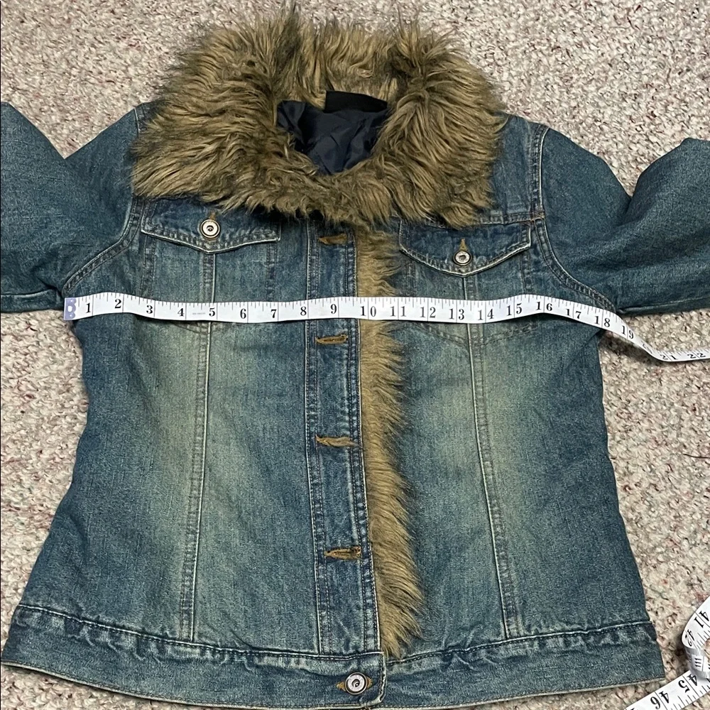 Vibtage y2k Denim quilted Jacket with Faux Fur collar and cuff Trim - Picture 4 of 11
